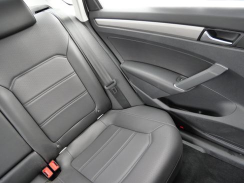 Certified 2020 Volkswagen Passat 2.0T SE image 14