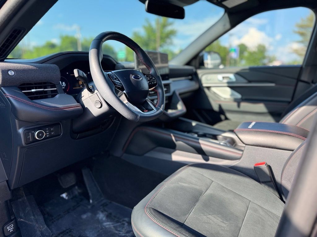 Used 2025 Ford Explorer ST AWD/4WD image 15