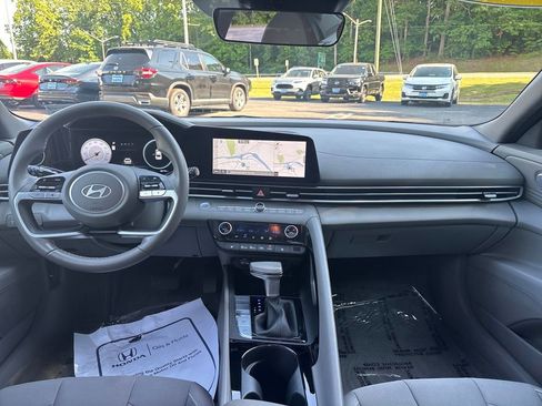 Used 2025 Hyundai Elantra SEL FWD image 22
