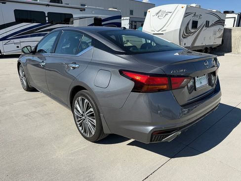 Used 2024 Nissan Altima 2.5 SL AWD/4WD image 5