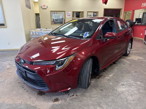 Used 2023 Toyota Corolla LE FWD image 3