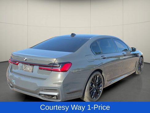 Used 2021 BMW 740i w/ M Sport Package RWD image 9