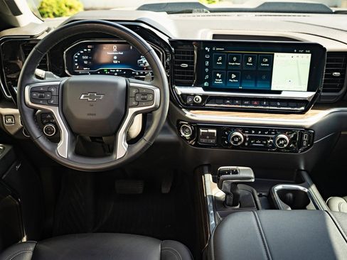 Used 2024 Chevrolet Silverado 1500 LT Trail Boss w/ Convenience Package II image 30