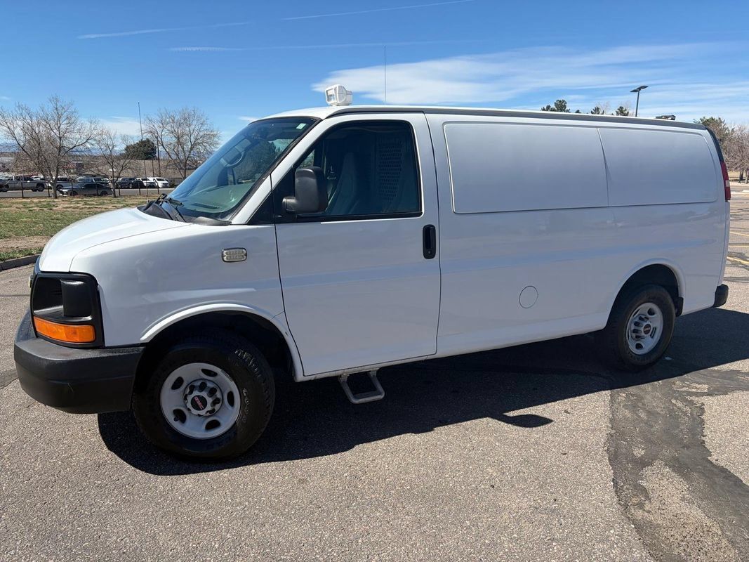 Used 2009 GMC Savana 3500 RWD image 3