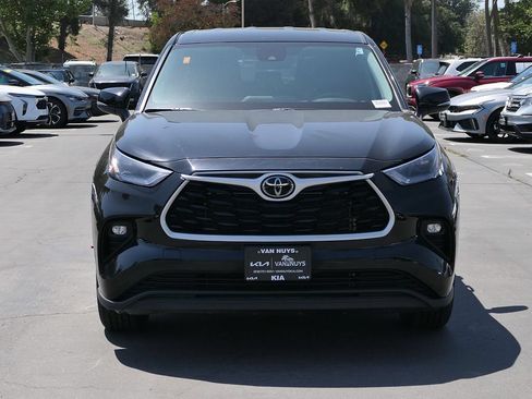 Used 2024 Toyota Highlander LE FWD image 5