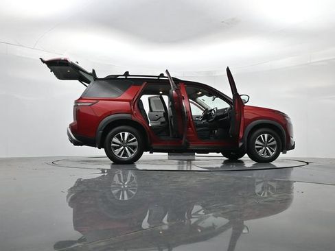 Used 2022 Nissan Pathfinder SL AWD/4WD image 50
