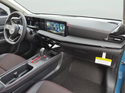 New 2026 Nissan Kicks SR w/ Cold Weather Package image 14