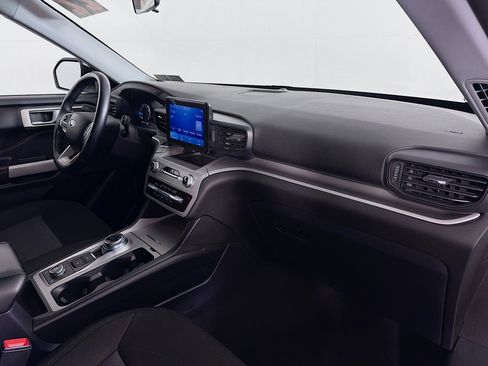 Used 2022 Ford Explorer XLT image 30
