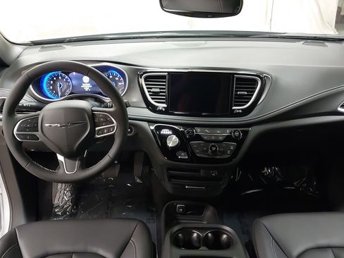 New 2026 Chrysler Pacifica Select image 26