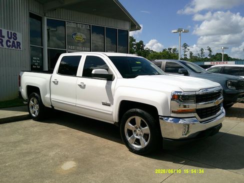 Used 2018 Chevrolet Silverado 1500 LT w/ Texas Edition RWD image 2
