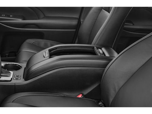 Used 2019 Toyota Highlander XLE FWD image 16