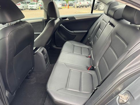 Used 2017 Volkswagen Jetta SE FWD image 10