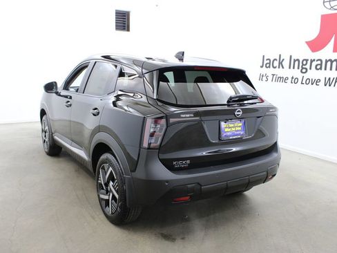 New 2026 Nissan Kicks SV w/ SV Premium Package FWD image 3