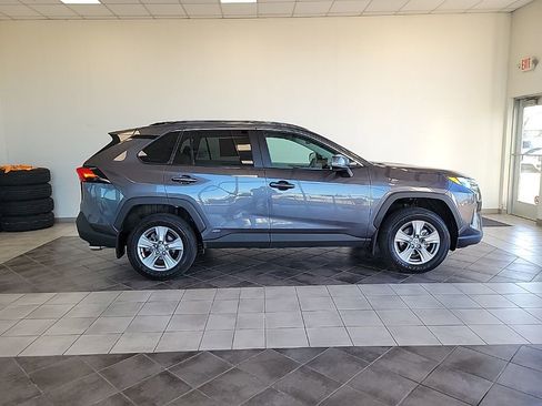 Used 2025 Toyota RAV4 XLE w/ Convenience Package image 5
