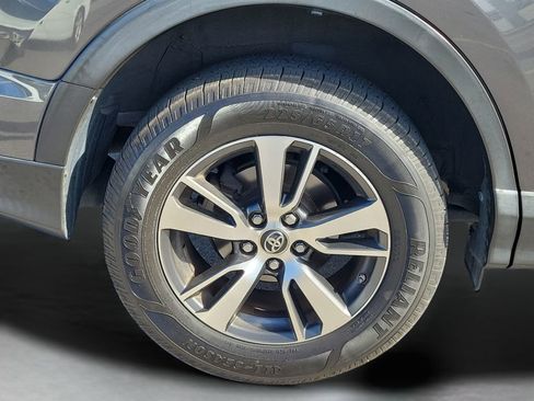 Used 2018 Toyota RAV4 XLE image 8