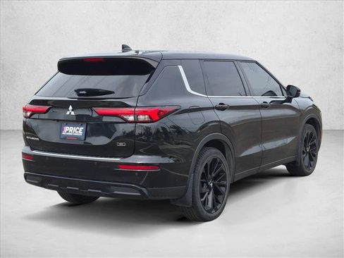 Used 2023 Mitsubishi Outlander SE Black Edition FWD image 5