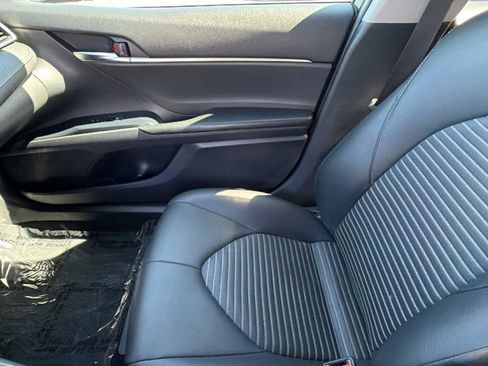 Used 2018 Toyota Camry FWD image 12