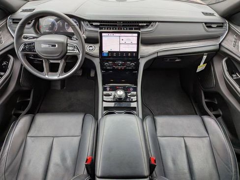 Certified 2024 Jeep Grand Cherokee Overland w/ Luxury Tech Group IV image 16