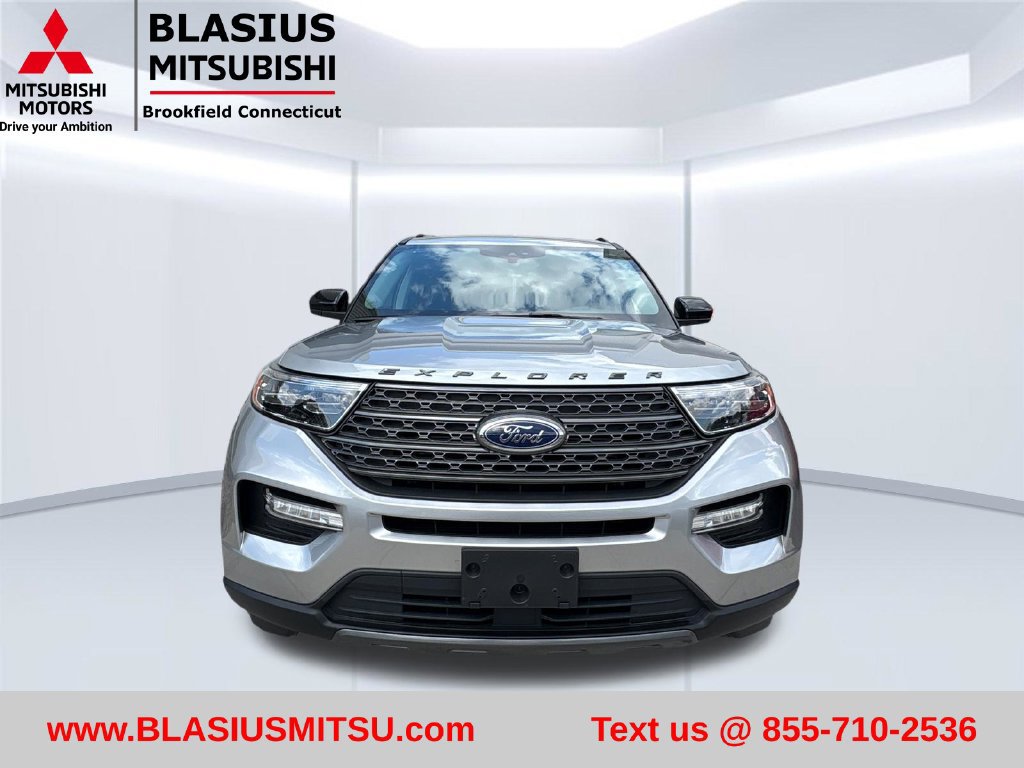 Used 2023 Ford Explorer XLT w/ Equipment Group 202A AWD/4WD image 5