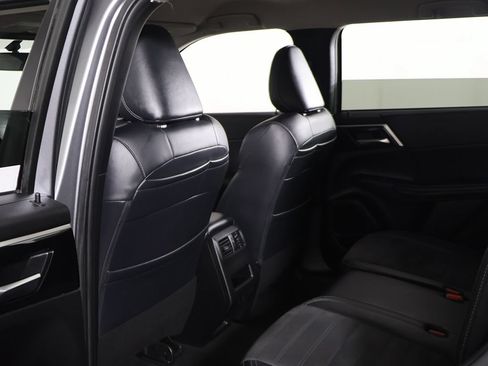 Used 2024 Mitsubishi Outlander SE Black Edition FWD image 28