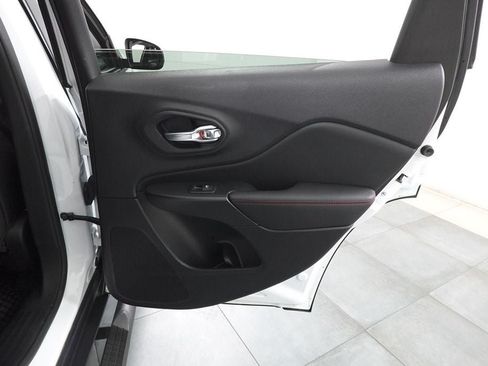 Used 2022 Jeep Cherokee Trailhawk AWD/4WD image 27