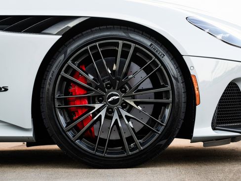 Used 2023 Aston Martin DBS Volante image 37