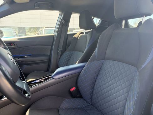 Used 2020 Toyota C-HR XLE image 12