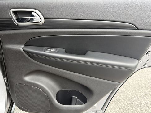 Used 2020 Jeep Grand Cherokee Laredo RWD image 19