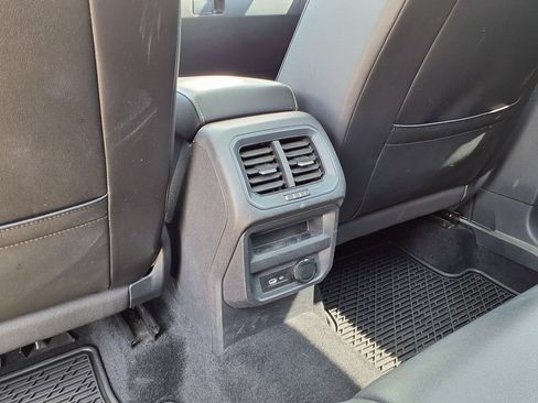Used 2022 Volkswagen Tiguan SE w/ Panoramic Sunroof Package FWD image 21