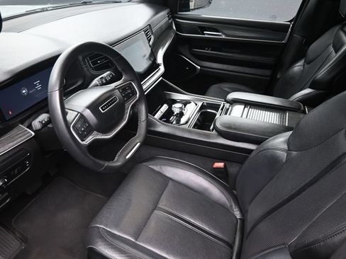 Used 2024 Jeep Wagoneer Series II w/ Flexible Seating Group AWD/4WD image 17