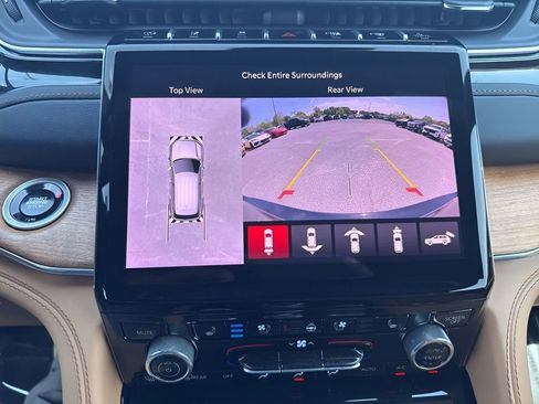 Used 2025 Jeep Grand Cherokee L Summit image 24