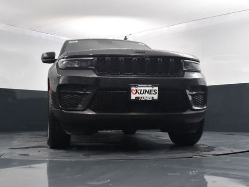 New 2025 Jeep Grand Cherokee Altitude w/ MOPAR Finishing Package AWD/4WD image 49