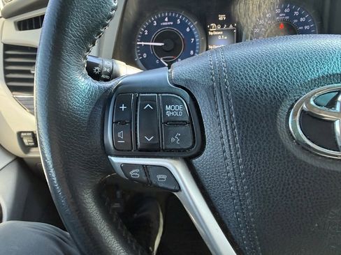 Used 2015 Toyota Sienna XLE image 25