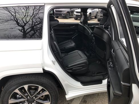 Certified 2022 Jeep Grand Cherokee L Overland w/ Luxury Tech Group IV AWD/4WD image 26