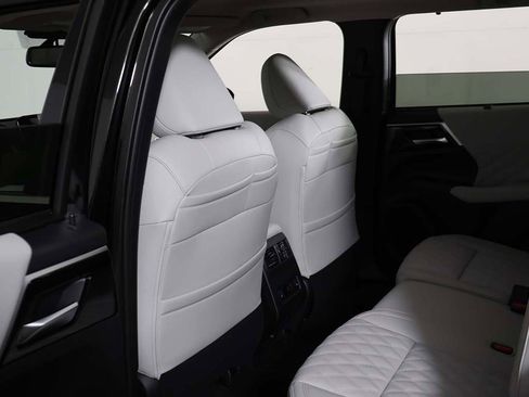 New 2025 Mitsubishi Outlander SEL image 34