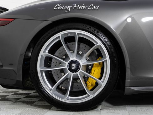 Used 2019 Porsche 911 Speedster RWD image 26
