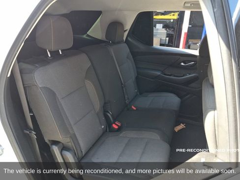 Used 2021 Chevrolet Traverse LT FWD image 15