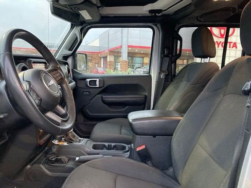 Used 2023 Jeep Gladiator Willys image 9