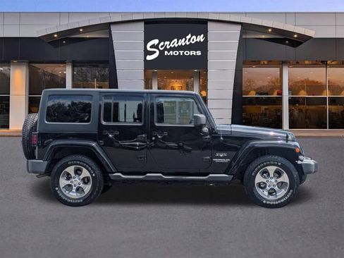 Used 2017 Jeep Wrangler Unlimited Sahara w/ Dual Top Group AWD/4WD image 6
