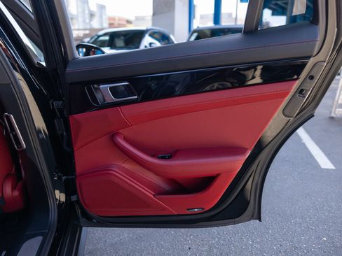 Used 2020 Porsche Panamera image 46