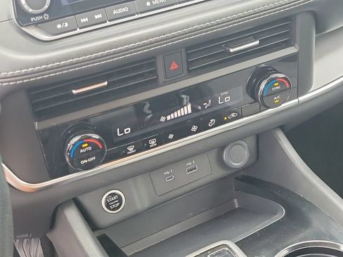 Certified 2023 Nissan Rogue SV FWD image 26