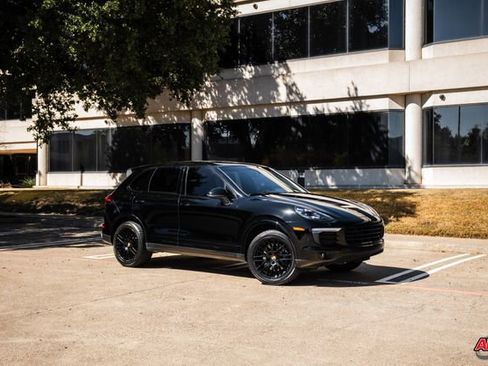 Used 2018 Porsche Cayenne Platinum Edition image 17