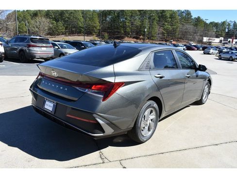 New 2026 Hyundai Elantra SE image 4