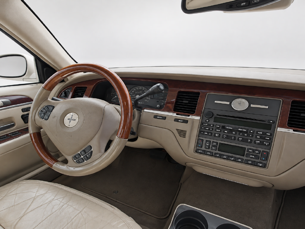 Used 2003 Lincoln Town Car Cartier RWD image 18