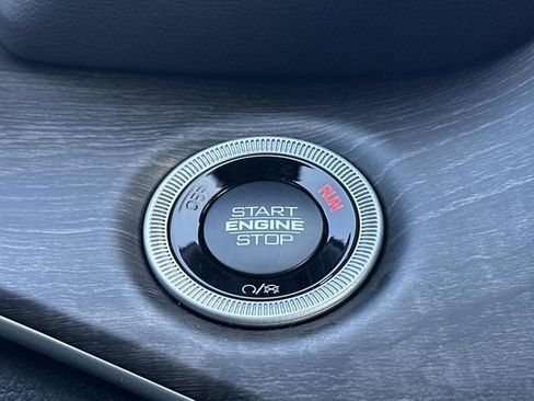 New 2025 Jeep Grand Cherokee L Limited w/ Luxury Tech Group II image 34