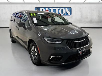 Used 2022 Chrysler Pacifica Touring-L
