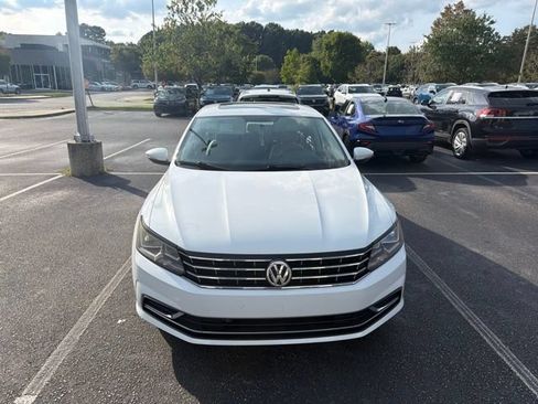 Used 2018 Volkswagen Passat 2.0T SE FWD image 5