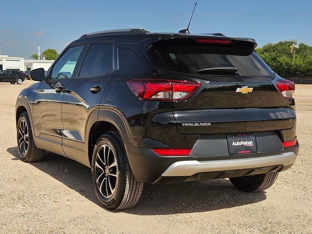 Used 2025 Chevrolet TrailBlazer LT FWD image 8