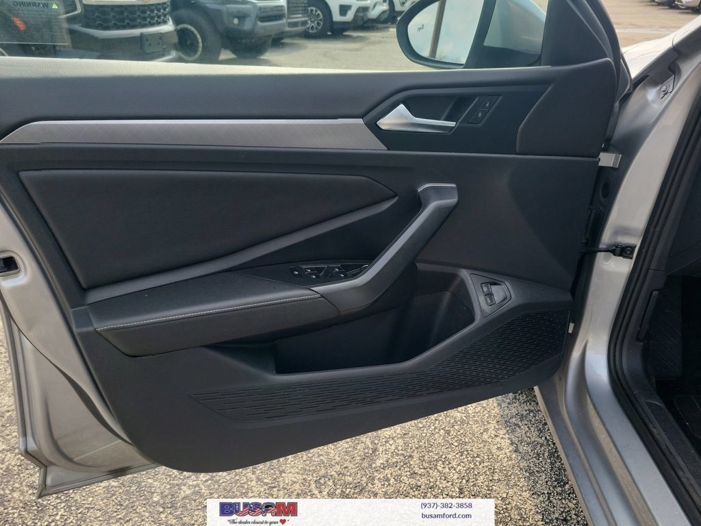 Used 2024 Volkswagen Jetta SE FWD image 13
