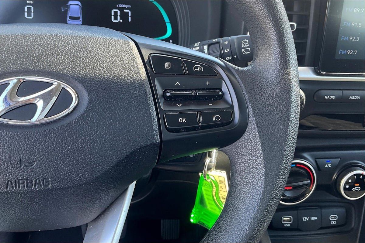 Used 2024 Hyundai Venue SE FWD image 19